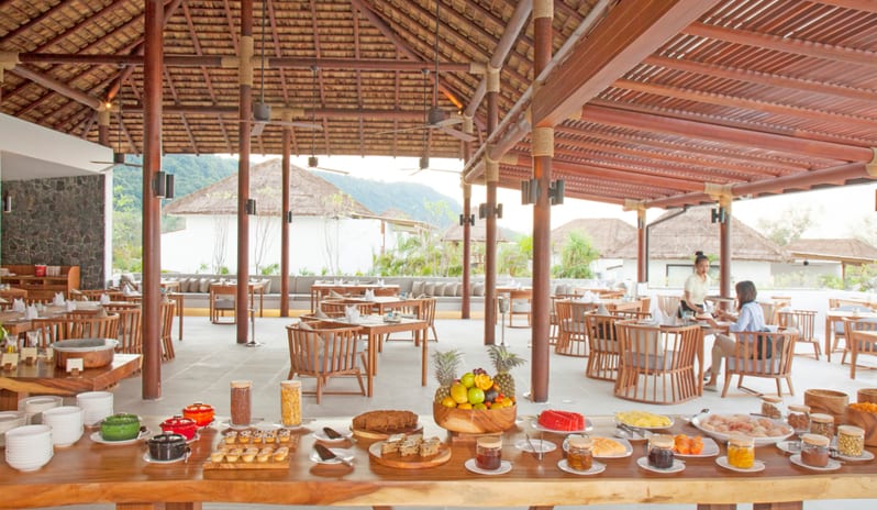 OCEAN TABLE ARRANGEMENT